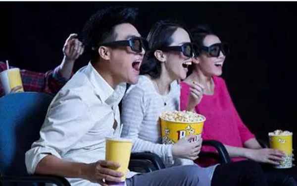 戴眼镜怎么看3d电影？裸眼居然看3D电影，太酷了