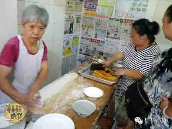桂林清真寺旁小巷内一家人气早餐店，油条+豆浆，味道真是帮帮哒