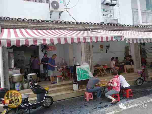桂林清真寺旁小巷内一家人气早餐店，油条+豆浆，味道真是帮帮哒