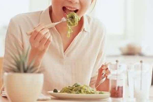 矿物油是啥？为啥食品里有它？会致癌吗？