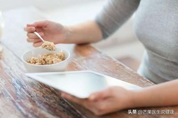 为何“便秘”越来越多？提醒您：3种食物是便秘“祸根”，要少吃