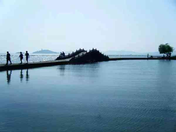100块钱在上海能干什么？看完你就知道