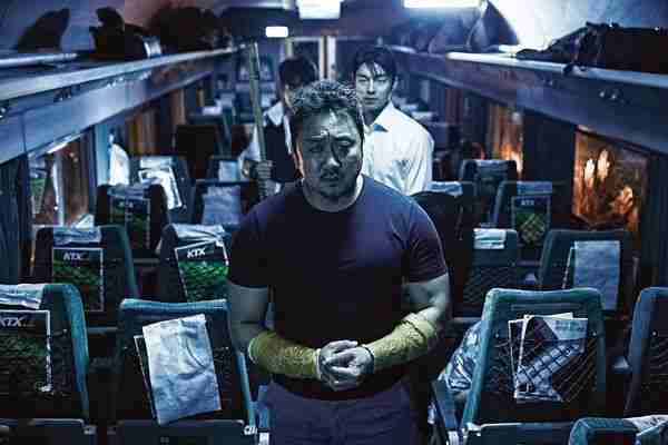 《釜山行2》今年上映，韩国丧尸片《釜山行》，到底好在哪里