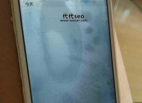 手机进水了怎么处置对照好(手机进水继续玩会爆炸吗)
