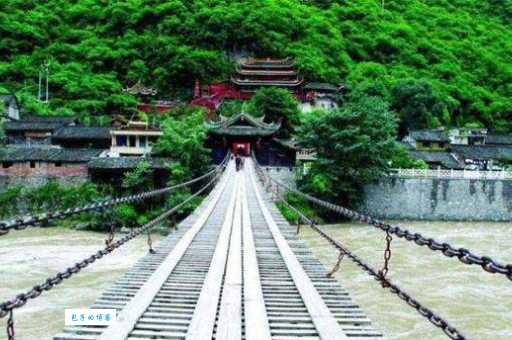 历史名桥泸定桥，究竟跨越哪条河流？